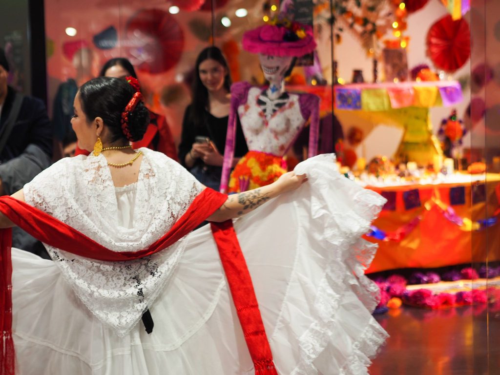 Bellet folclórico Colectivo Máxico de Helsinki, Finlandia.